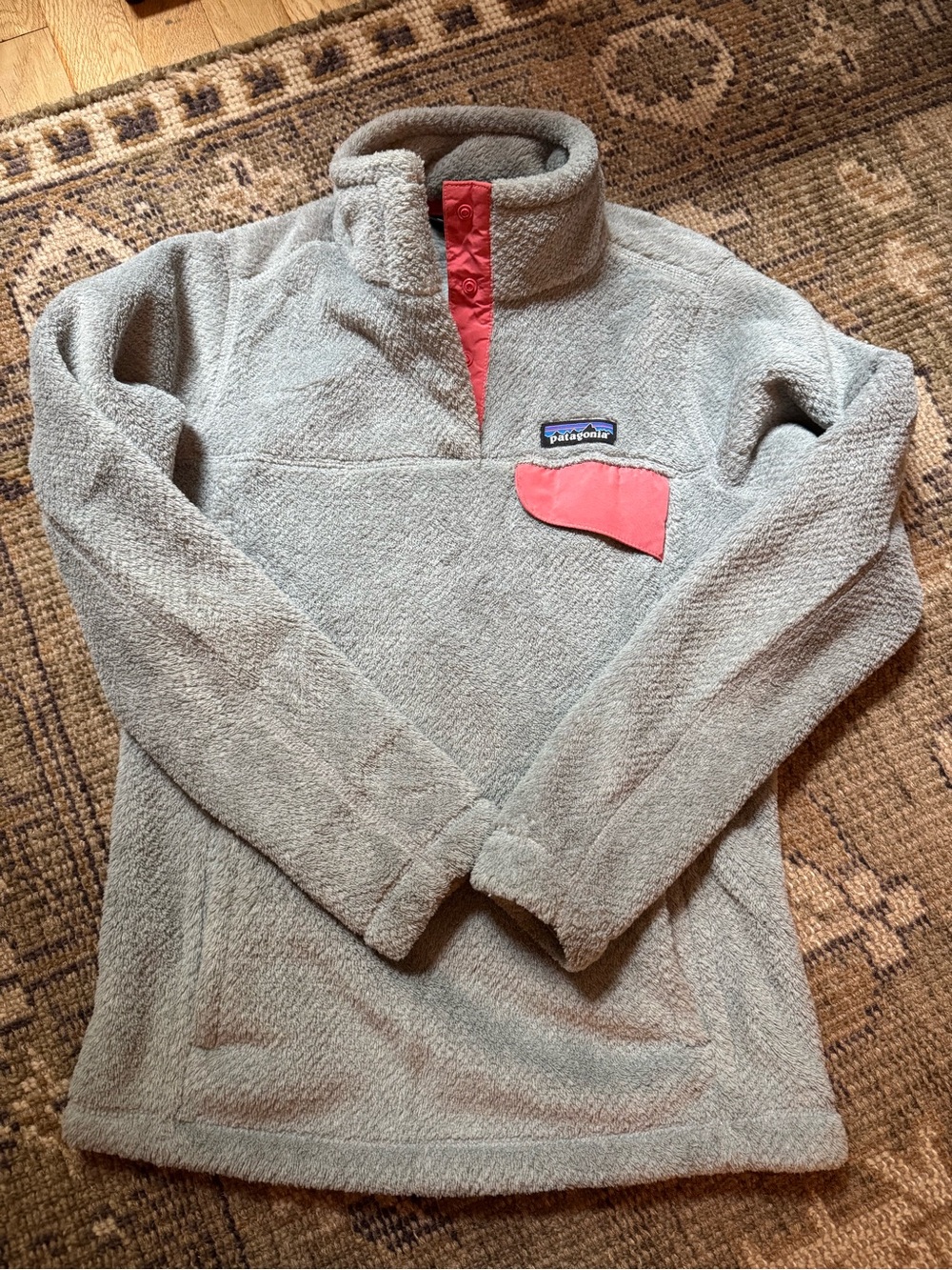 Patagonia Women's Light Gray Fleece Pullover with Coral Trim